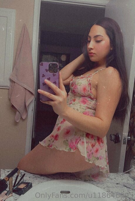 U118646095 model naked pic