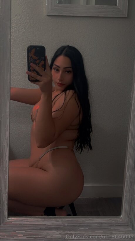 U118646095 nudes actress img