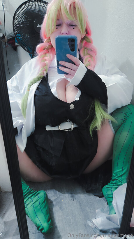 Maybemana model nude images