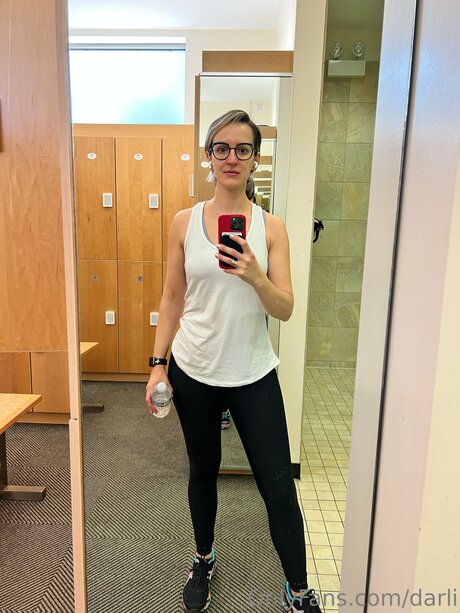 Darli erotic model image