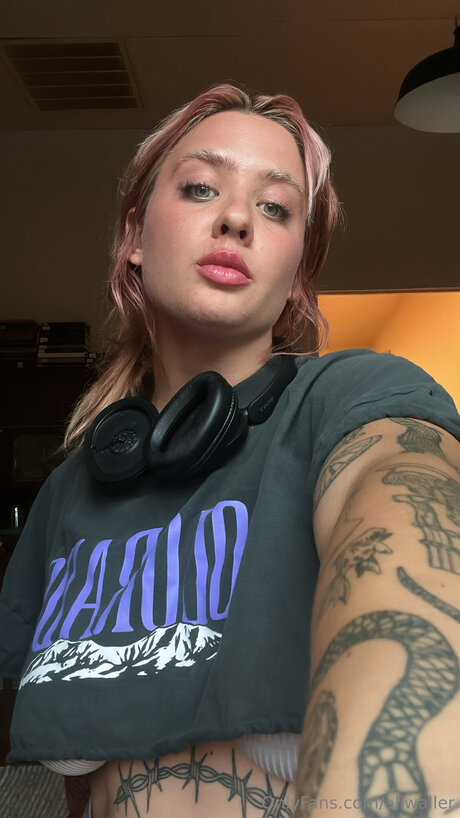 Aliwaller model porn picture