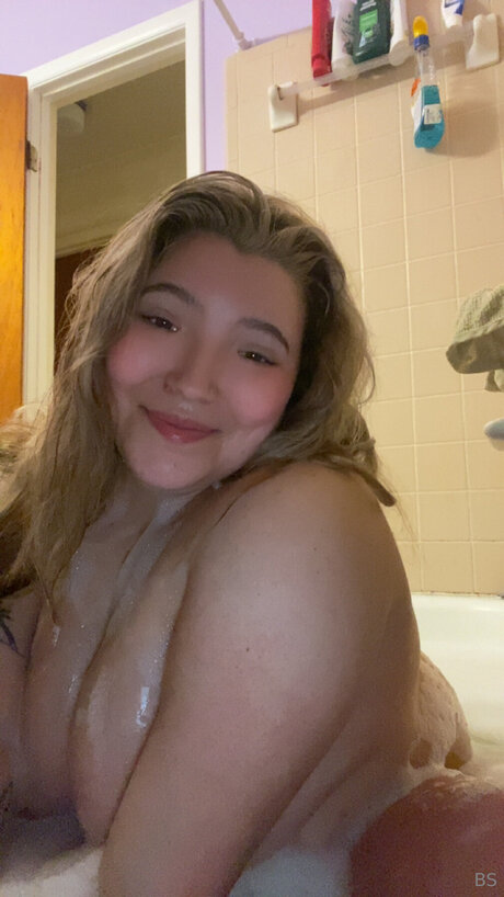 Yogirlb 00 model sex pic