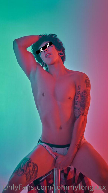 Tommylongxxx naked model gallery