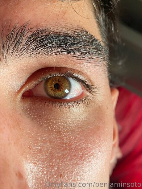 Benjaminsoto model naked image