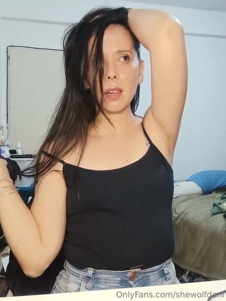 Shewolfdani model sexy photos