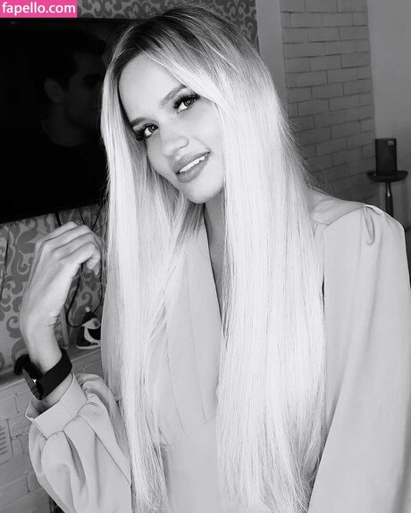 Novella Night model hd galleries