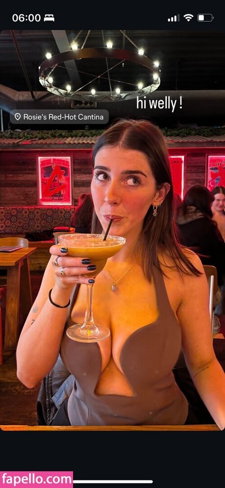 MiaNoble1 pornstar sex pics