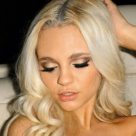 Cindy Wenk sexy model galleries