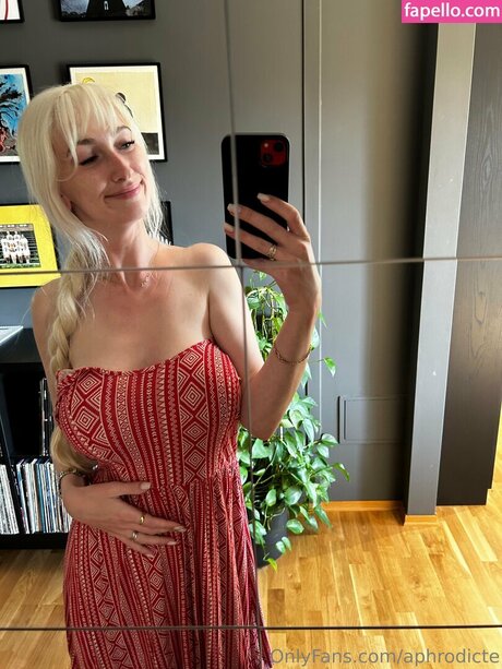 Aphrodicte naked pornstar pic