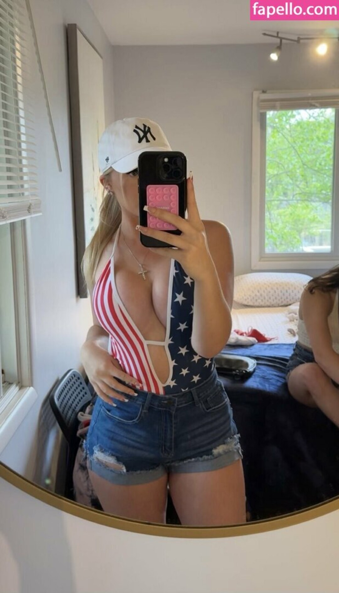 nikkidalessandro22 porn model images