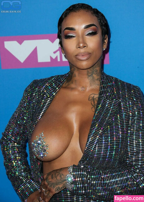 Sky Days star naked picture