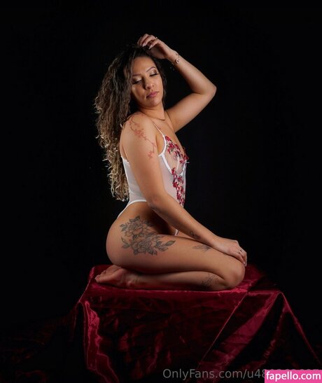 leana bge perfect model picture