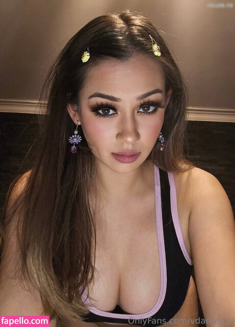 VDarquise sexy actress pictures