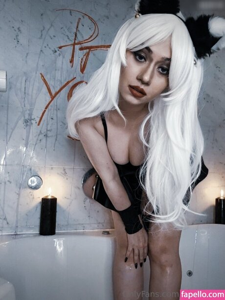 VDarquise erotic actress photos