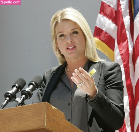 Pam Bondi free pornstar image