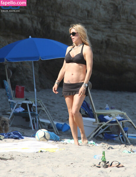 T a Leoni sexy star picture