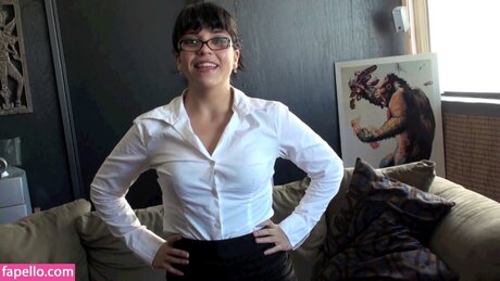 AssumeThePosition naked model gallery