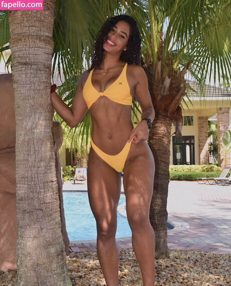 Savannah Pesante hd model picture