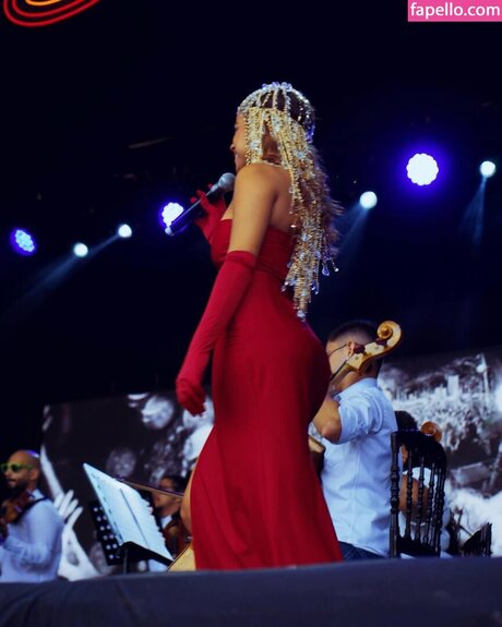 Clara Buarque naked actress photos