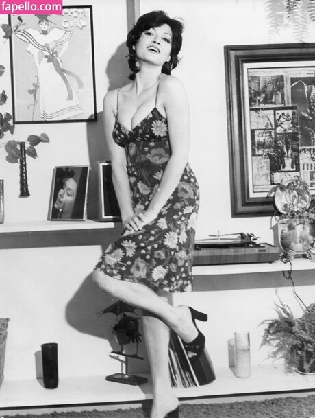 Victoria Principal model top pic