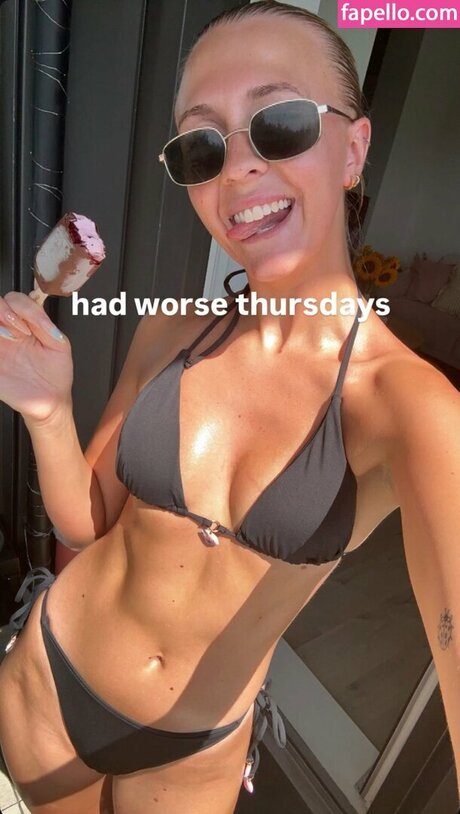 emwallbank model pretty photo