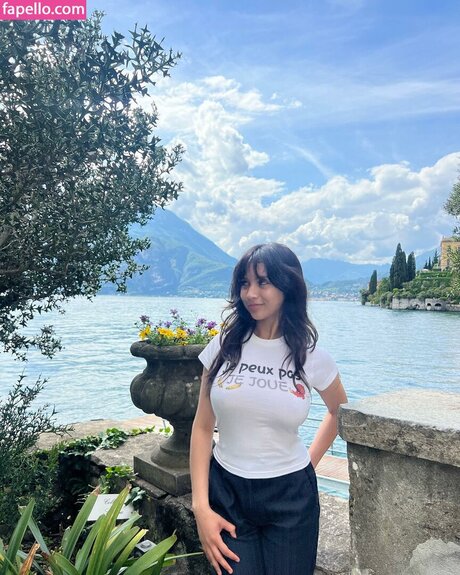 Anika Vishwanath beautiful star pictures