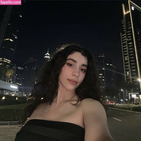 ayaattt star nude picture