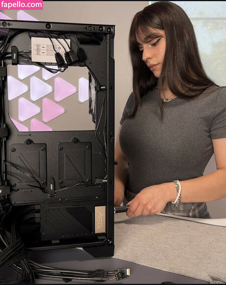 ayaattt pornstar free pics