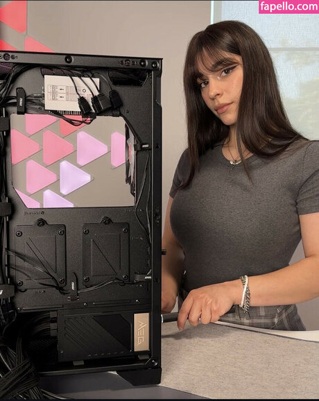 ayaattt hd model image