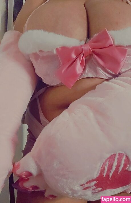 Hyraldia nude actress pics