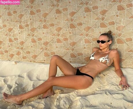 Hallie Batchelder free model pictures