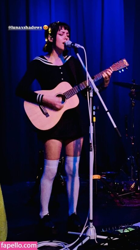 Luna Shadows pretty actress pics