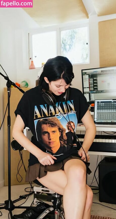 Luna Shadows pretty pornstar gallery