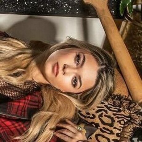 Nikki Hahn beautiful model photo