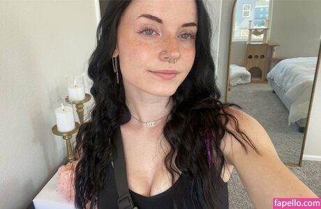 Emileesilvey nice pornstar photo