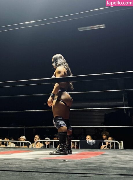 Nikki Blackheart hot model img