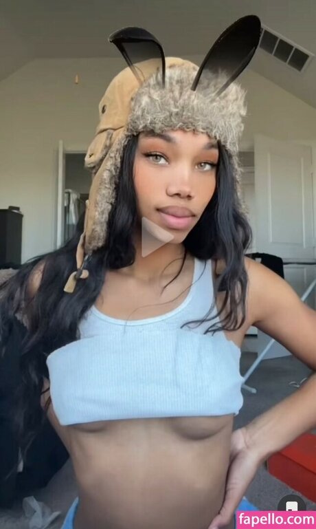 telleyyyy nude model picture