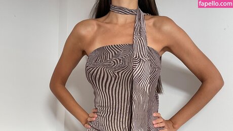 MatildaDeli model hd image