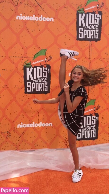 lizzygreene star exclusive image