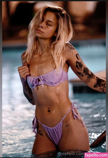 And1e C4se star hot photos