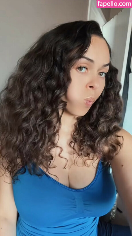 Macbethanie top model gallery