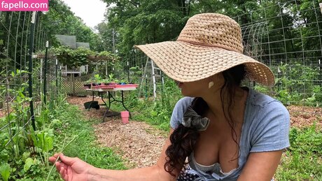 Getting Grounded With Jenna nude star img