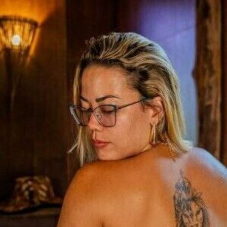 Hivia Silva Carneiro pornstar art img