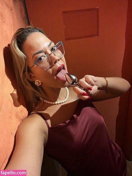 Hivia Silva Carneiro perfect actress images