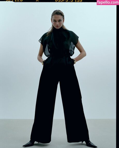 Camille Opp model naked picture