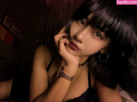 Atiqaaarn sexy actress pictures