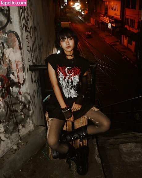 Atiqaaarn star pornographic images