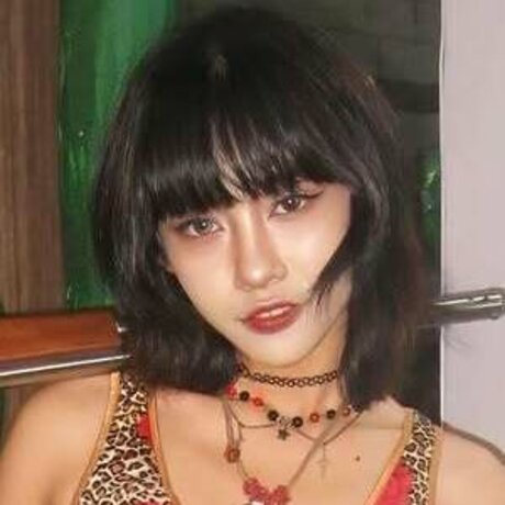 Atiqaaarn model nude pic