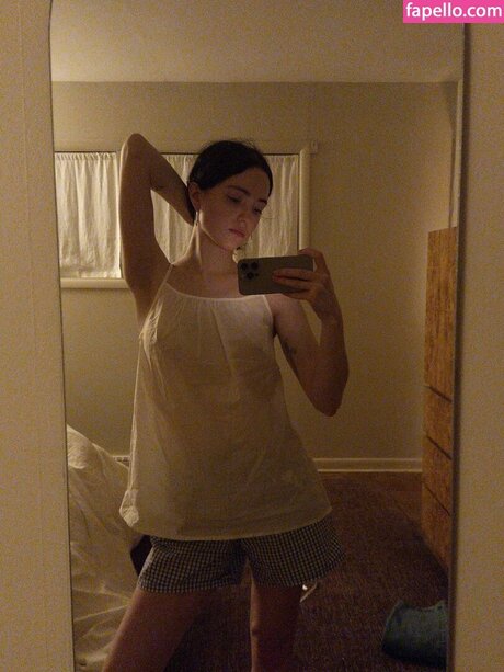 zoeplzshutup model nudes pic