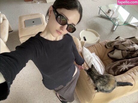 zoeplzshutup pornographic actress image